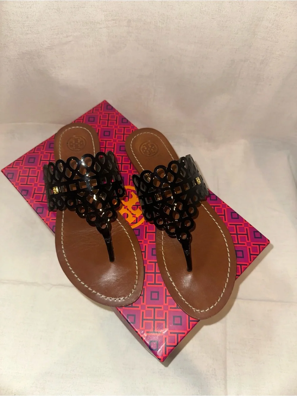 Tory Burch Davy Laser Cut Thong Sandal Size 6.5